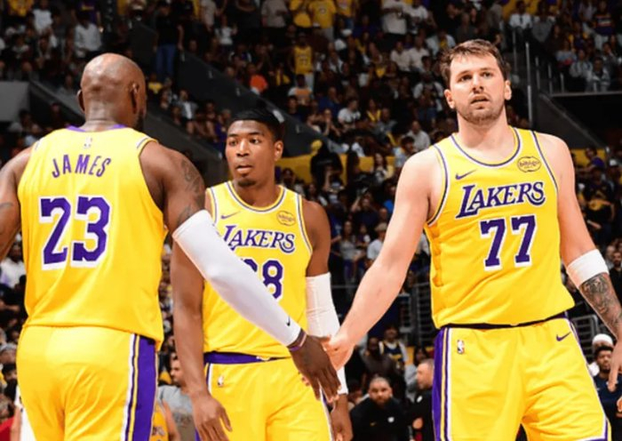 湖人队西部排名争夺战：詹姆斯复出后阵容调整
