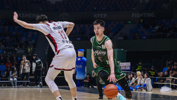 同曦男篮签41岁J-Cole成CBA最年长外援引热议