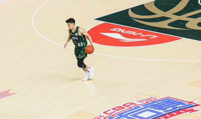 同曦男篮签41岁J-Cole成CBA最年长外援引热议