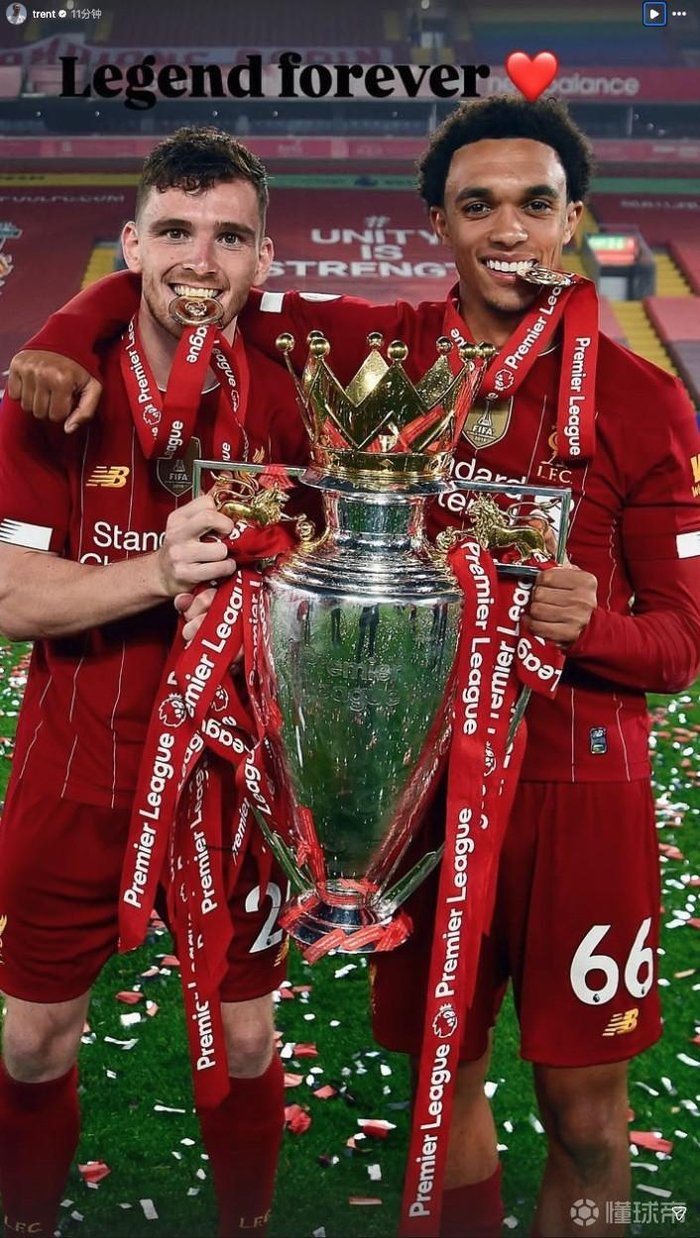 阿诺德晒合照致敬罗伯逊 告别九年红军生涯